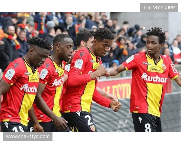 法甲积分榜格局动荡，朗斯巴黎榜首之争胶着